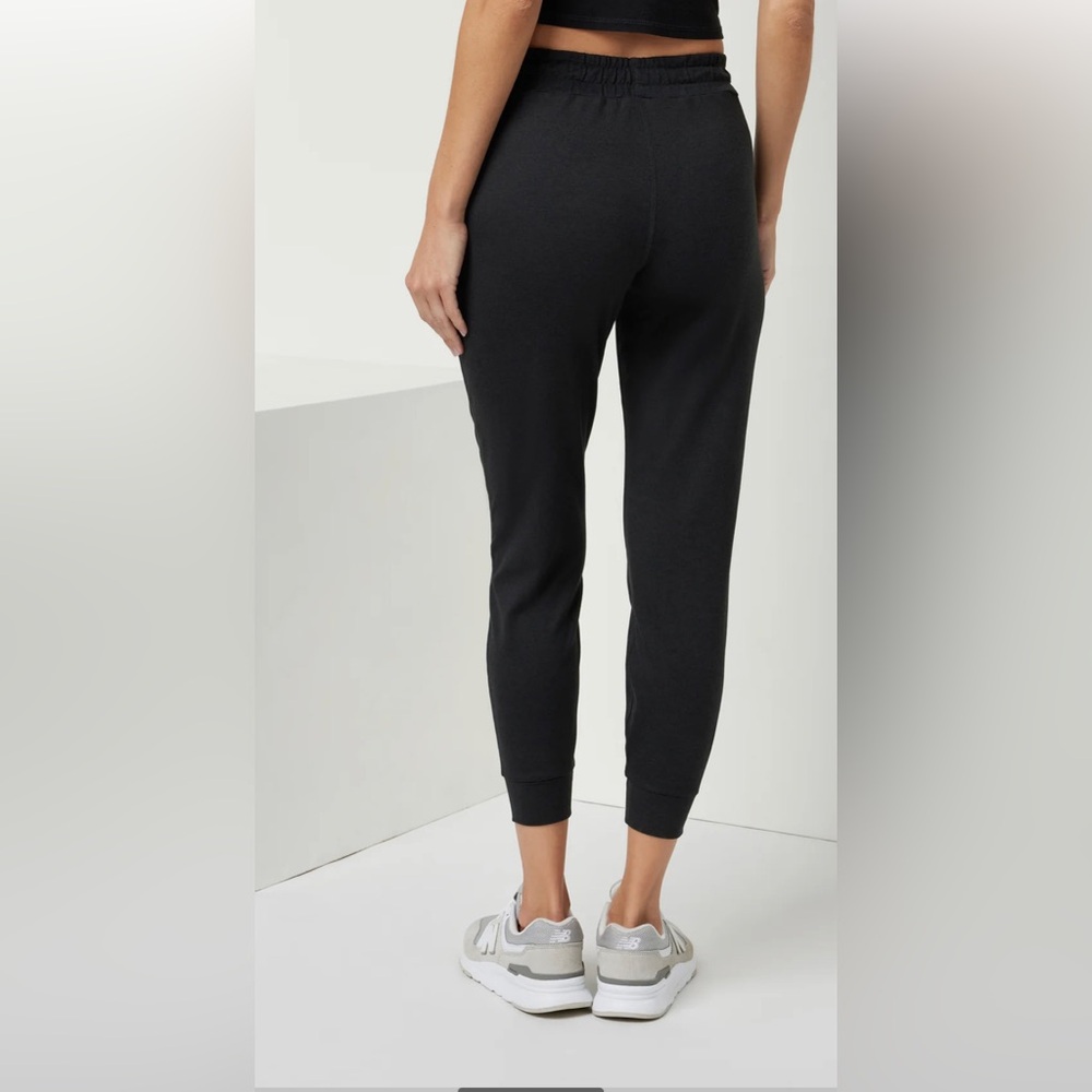 Vuori Performance Jogger in Black Heather DreamKnit , size M - Picture 4 of 13